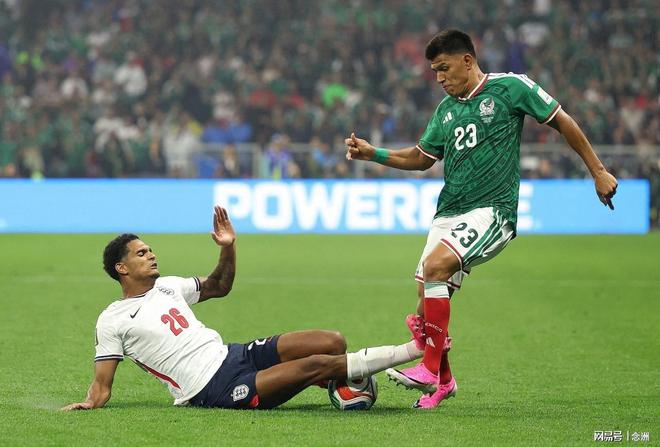 争议！英格兰后卫禁赛2场立即执行 美国前锋缓刑 网友：FIFA双标